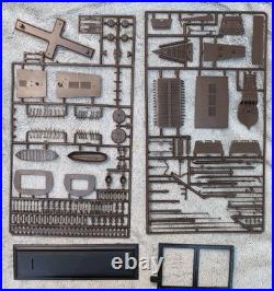 1/200 Scale Model Le Saint Louis Sailing Ship Heller 837 RARE VINTAGE