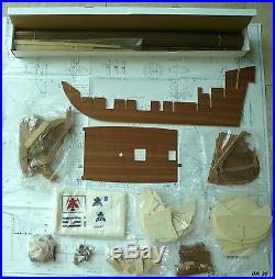 Corel SM29 Berlin 140 Scale Plank-on-Bulkhead Wood Ship Model Kit em so