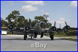 HKM's B17G 1/32 01E030 with metal landing gear. Ships to whole world