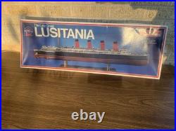 RMS Lusitania highly detailed Entex vintage 1/350 scale model in original box