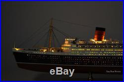 RMS Queen Elizabeth Cunard Line Ocean Liner Wooden Ship Model 39 with lights