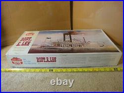 Rare! Vintage Life-Like Robert E. Lee steamboat, paddleboat model ship kit 09237
