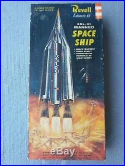 Revell H-1800198 Xsl-01 Manned Space Ship (xsl Experimental Space Laboratory)