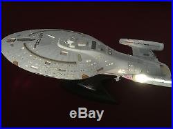 Star Trek U. S. S. Voyager RARE Light up Bandai Model Kit NCC-74656 Star Ship